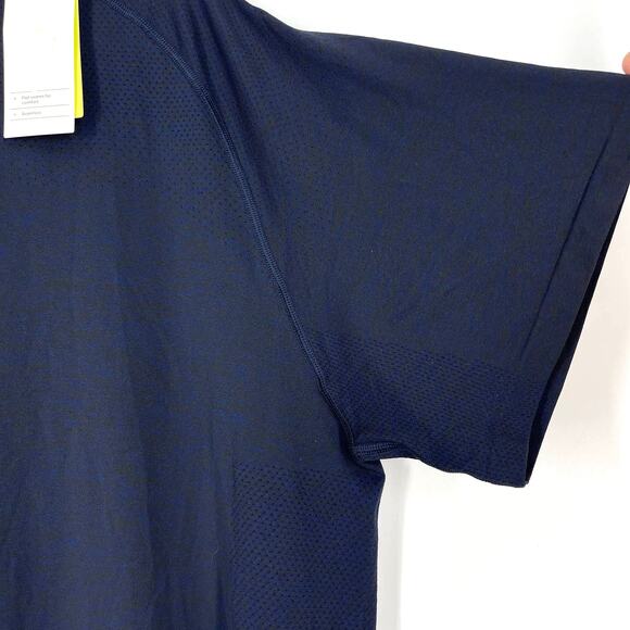 All In Motion Blue Black Seamless Workout T-Shirt Size XXL NWT - Picture 3 of 10